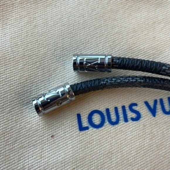 Luis Vuitton black and silver Keychain - Picture 3 of 6